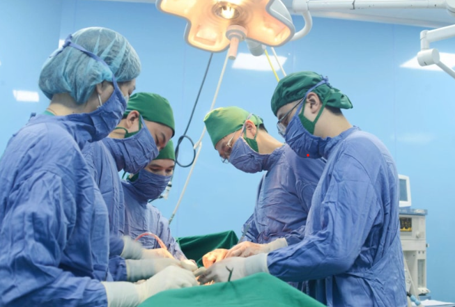 Người đàn ông suýt mất mạng vì đau bụng âm ỉ